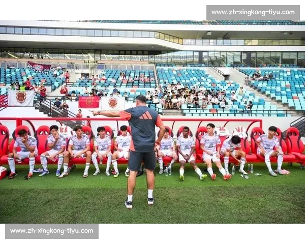 武汉三镇双星闪耀！何锦程接棒张家鸣入选拜仁世界队